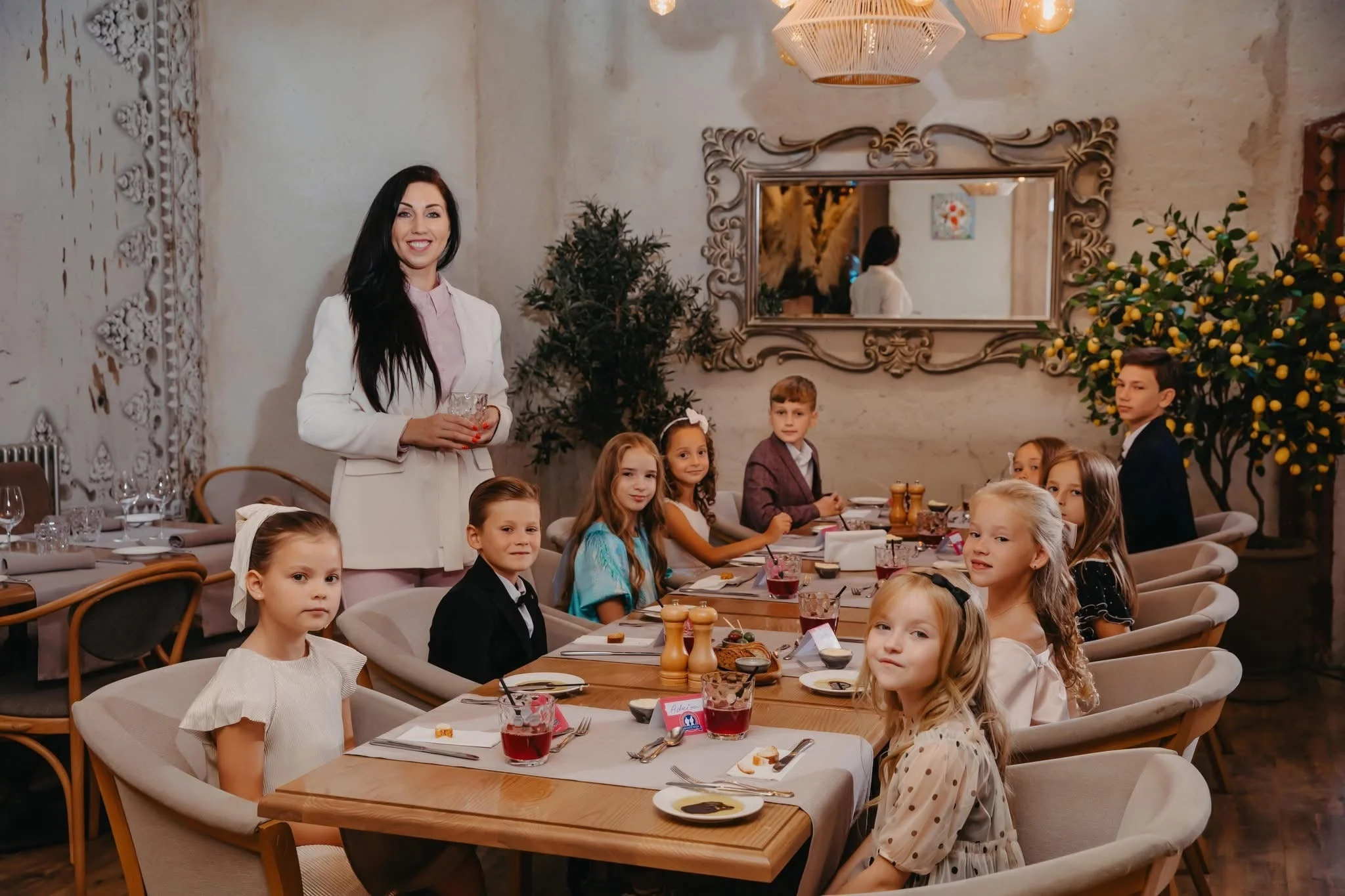 Alīna Labrence ar bērniem